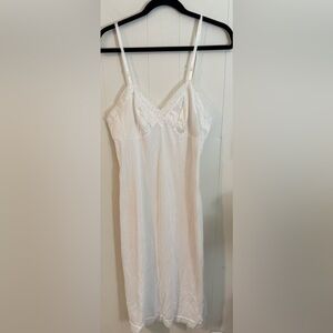 Vintage Vanity Fair White Nylon Lingerie Chemise Dress Slip Size 28”  36/42